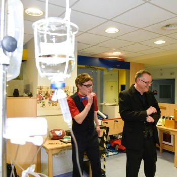 Strasbourg, hopital de Hautepierre, service d'oncologie, magicien, Patrick WIGAND - magicien d'hopital, soins , chambre sterile